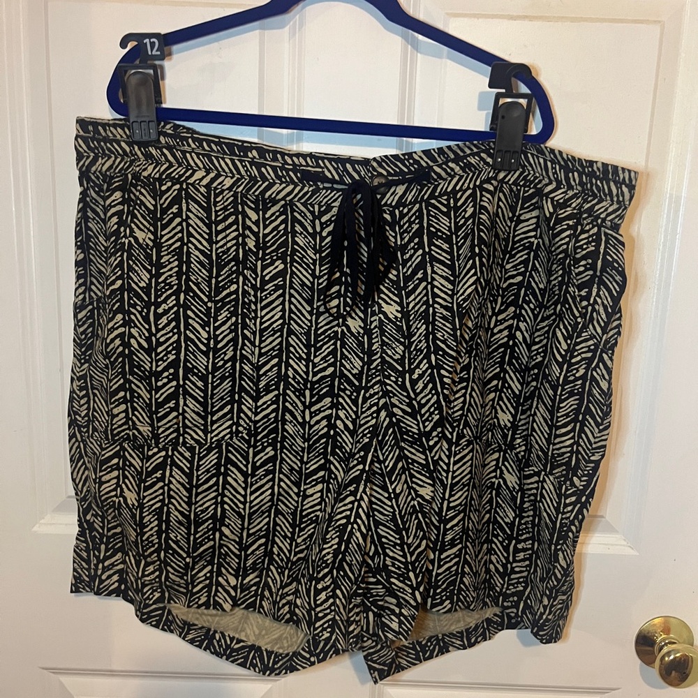 Lane Bryant Black and White Patterned Drawstring Shorts